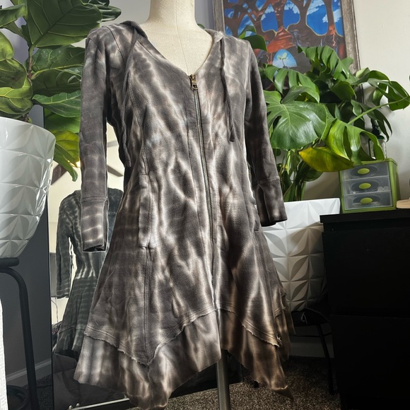 Pixie-cut Sweater Dress - Picture 1 of 4